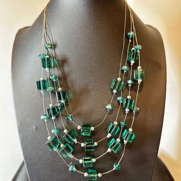 SALE! Multi-strand wire, Green Square and Faceted Glass Beaded Necklace! - Picture 10 of 12